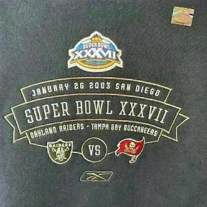 Vintage Super Bowl XXXVII 37 Tampa Buccaneers Raiders 2003 Crewneck Sweatshirt.